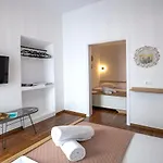 Leandro's House Apartman *